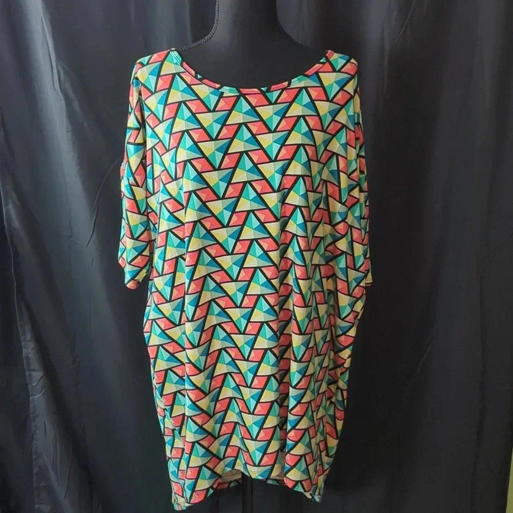 Lularoe Irma top. Large.‎ NWT